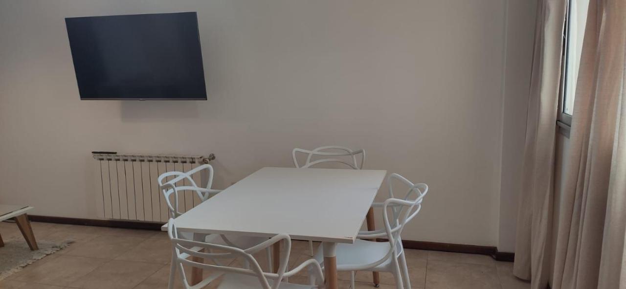 Apartamento Temporario La Plata, Frente A Plaza Malvinas! Unico! Con Cochera Opcional! Exterior foto